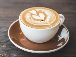 क्या रोजाना कॉफी पीना सेहत के लिए है फायदेमंद, जानें एक्सपर्ट से  